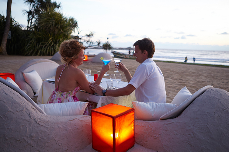beach-couple-honeymoon-sri-lanka-the-surf