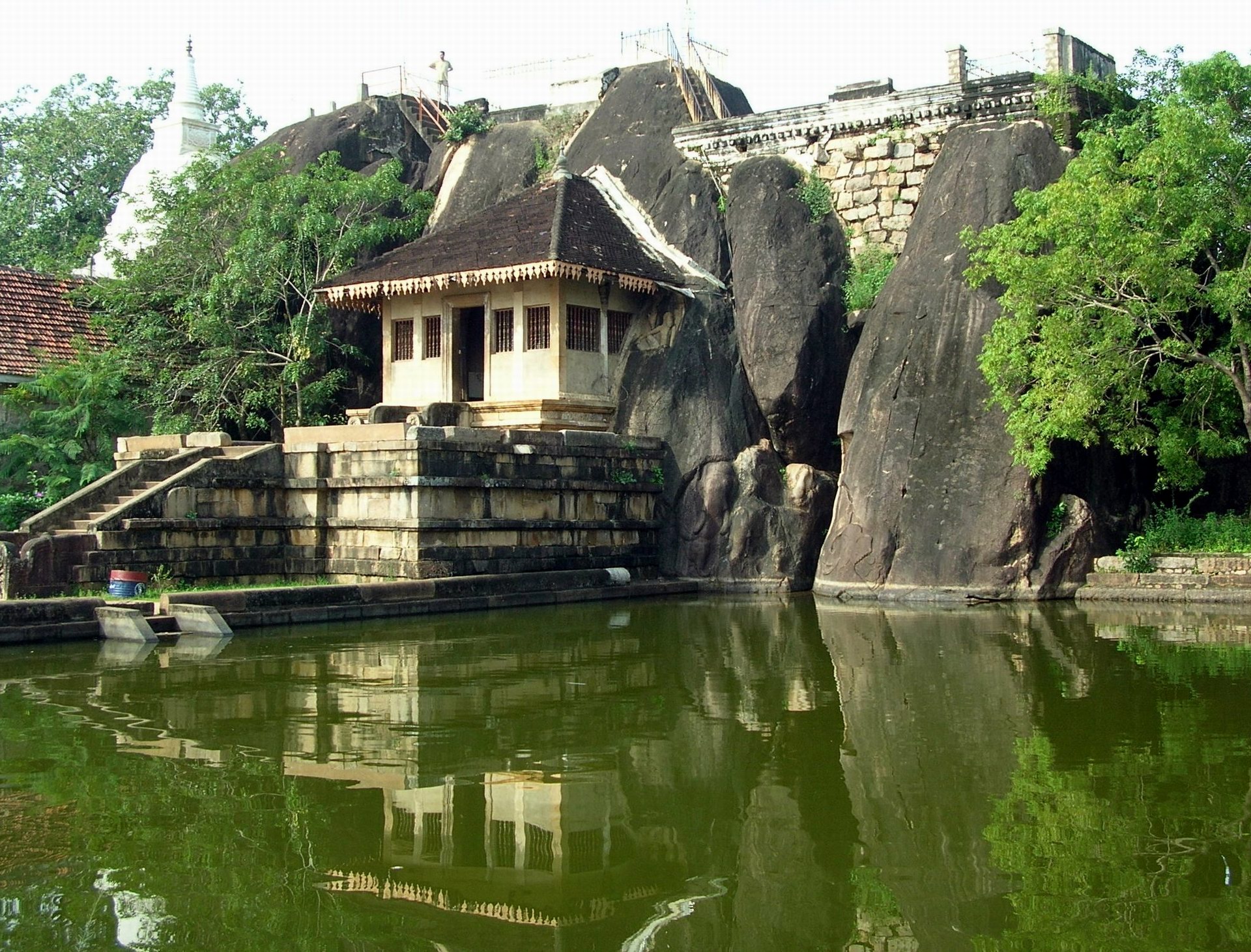 heritage-isurumuniya-temple-anuradhapura-sri-lanka