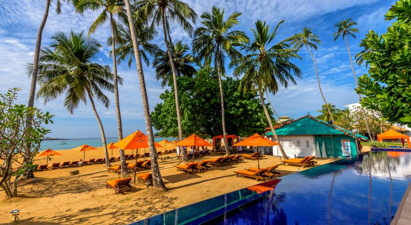 hotel-unawatuna-beach-resort-pool-sri-lanka